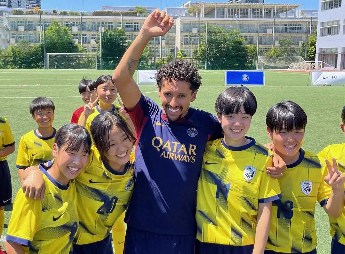 【画像・写真】来日中のパリSG選手が中高生と交流　都内でサッカー教室