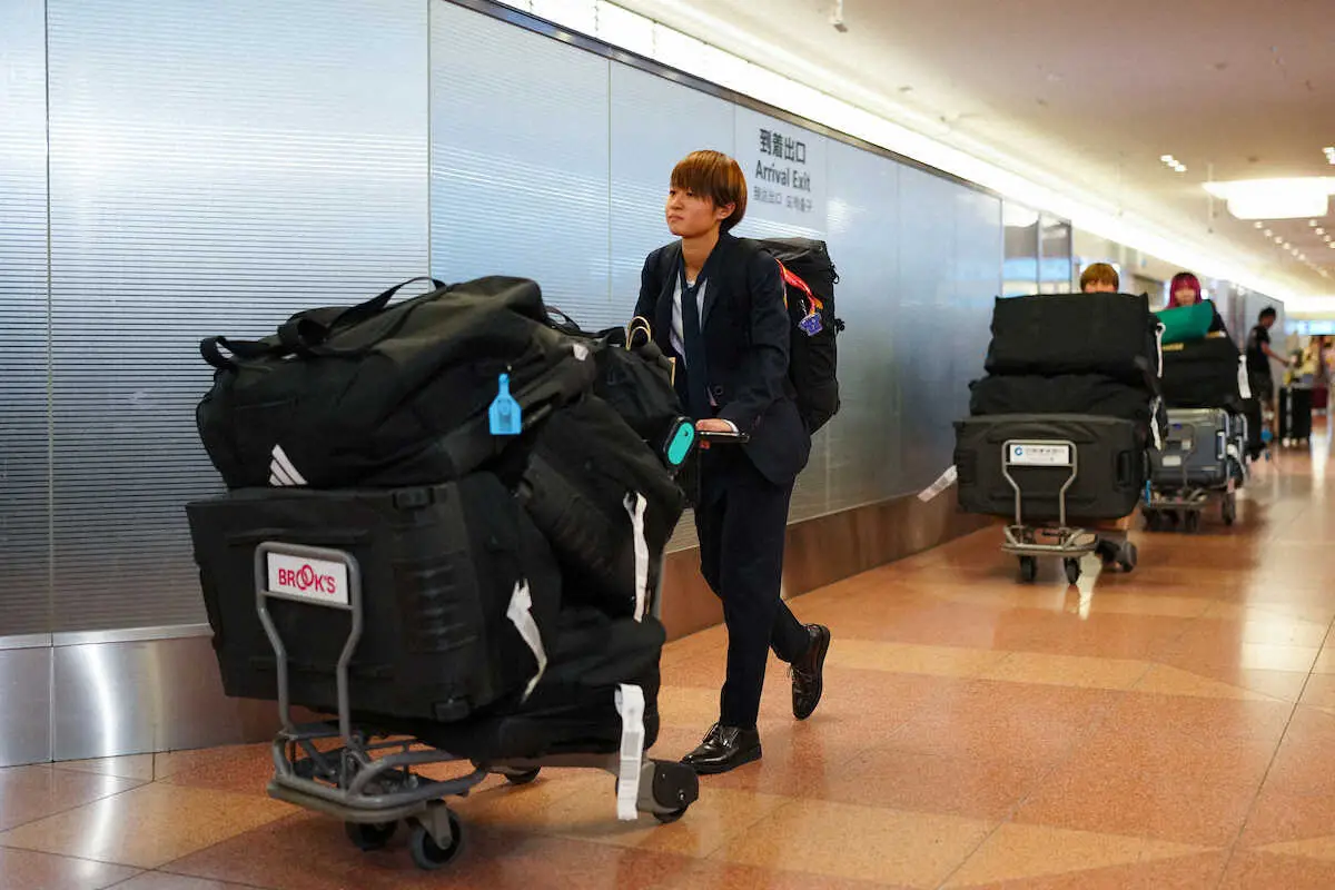 【画像・写真】なでしこ帰国　今大会で大ブレーク宮沢ひなた「まさかこんなに出迎えてもらえるとは…」海外挑戦も前向き