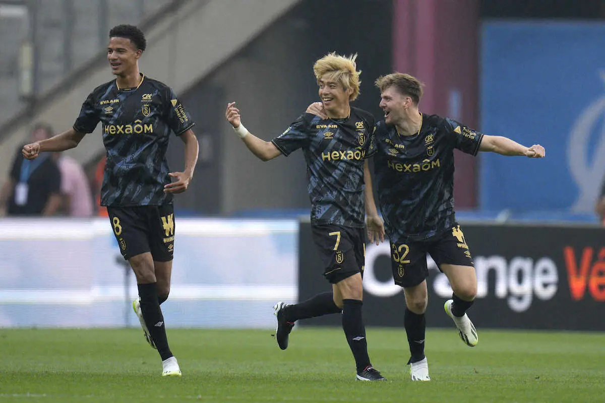 【画像・写真】Sランス・伊東　芸術弾！右足ボレーで今季1号　幻の2発目も