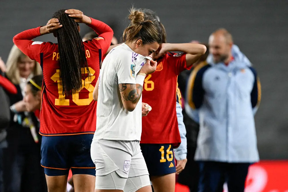 【画像・写真】【女子W杯】なぜ言葉通じない!?スウェーデン選手たちがブラジル人主審に怒り心頭「レベル低くて残念」