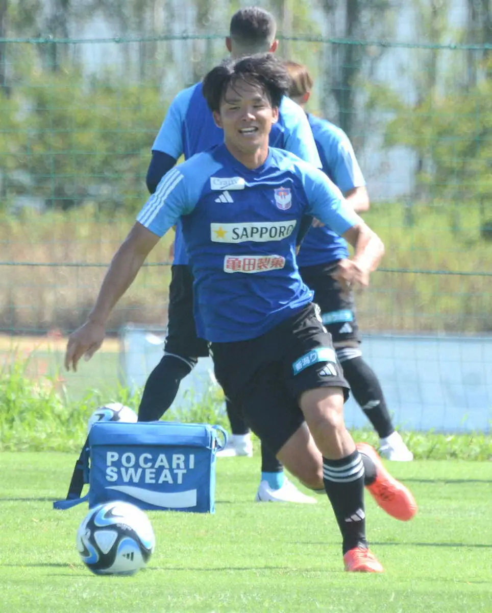 【画像・写真】新潟・藤原　攻撃のチャンスつくる　相手の守備1枚剥がして数的優位を