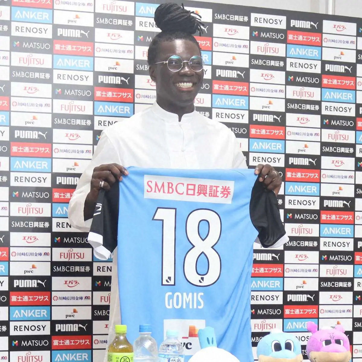 【画像・写真】川崎F・ゴミス「自信取り戻す」　三笘背番「18」に笑顔の加入会見