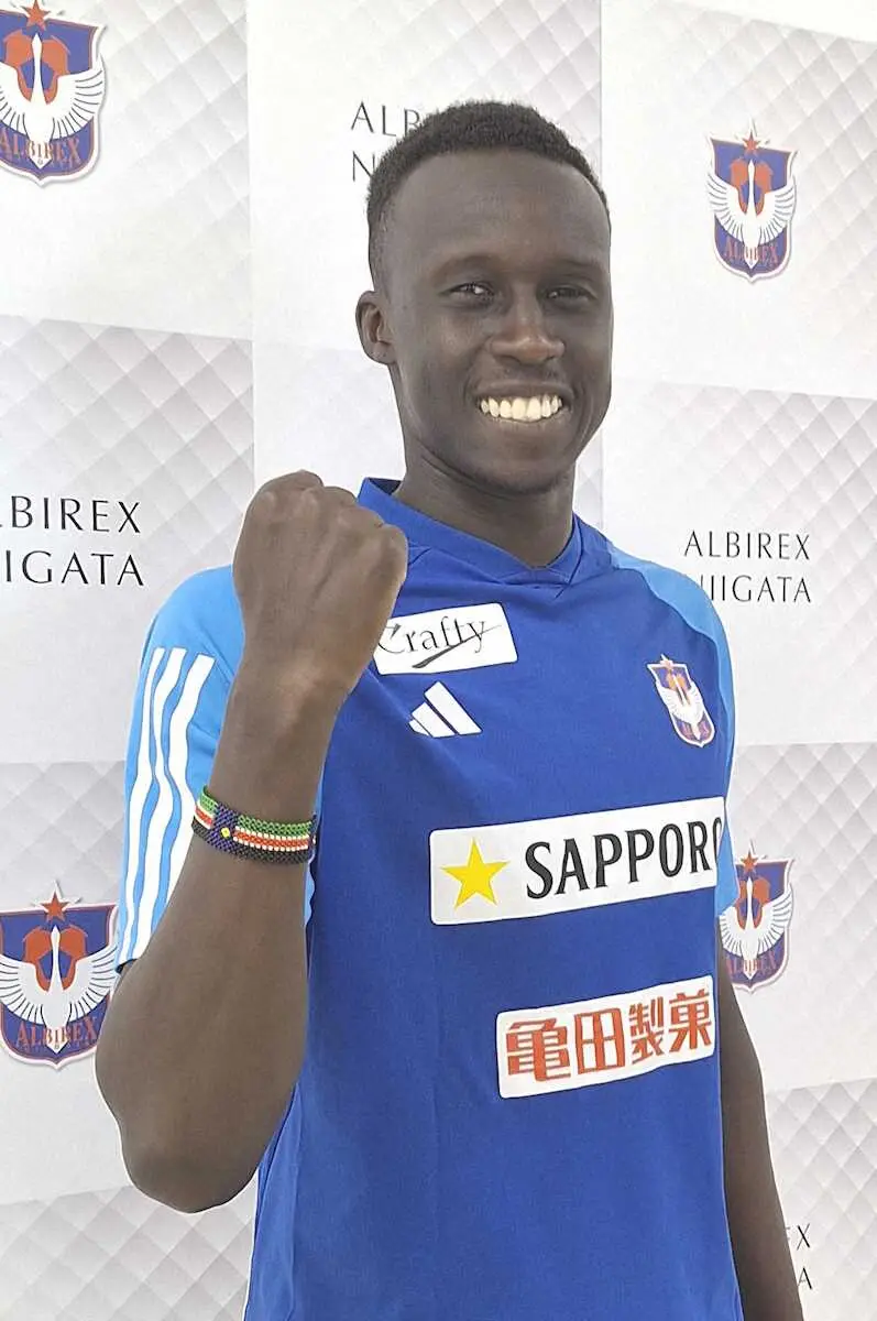 【画像・写真】新潟DFデン　今季初連勝へ愛のパワー　彼女からプレゼントされたブレスレットが「勝利のパワーをくれる」