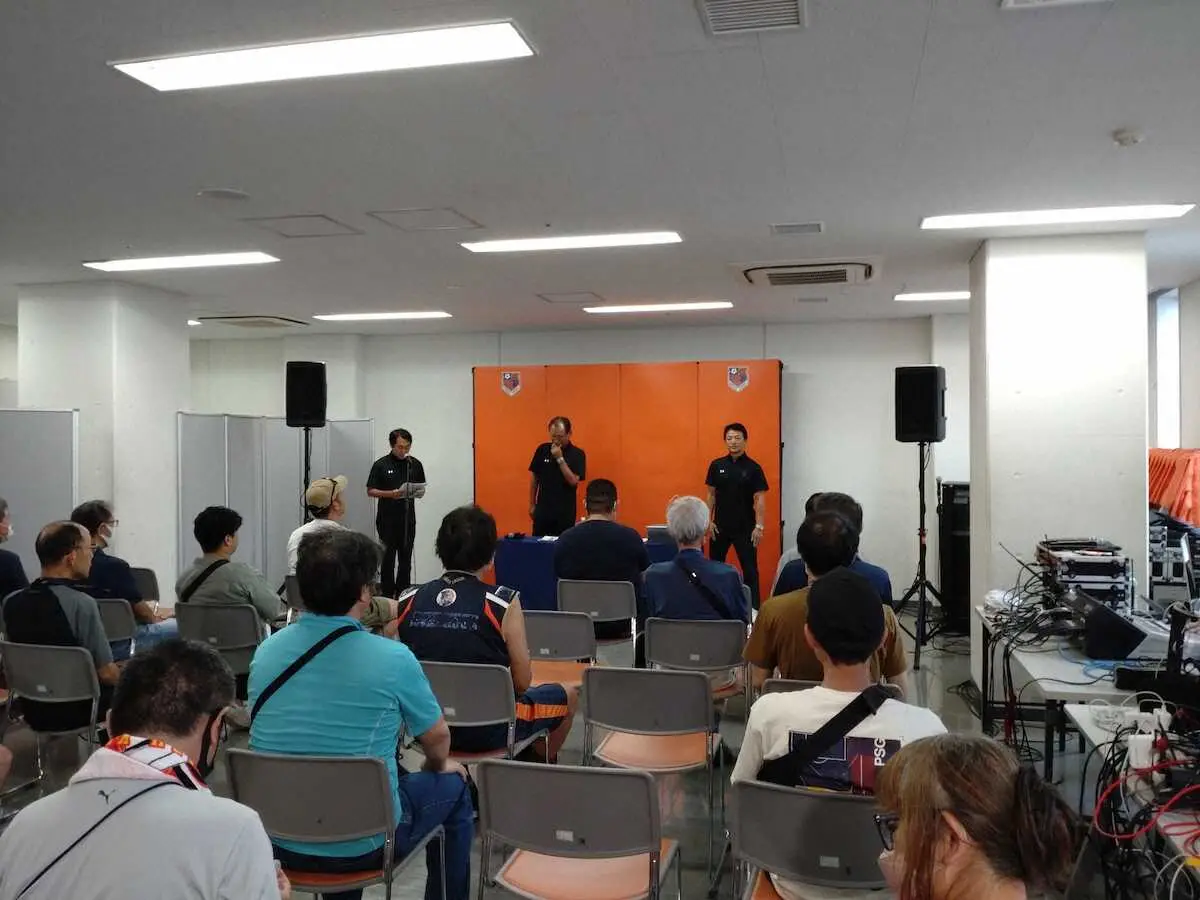 【画像・写真】大宮強化部長交代、サポーターミーティングで佐野社長が公表