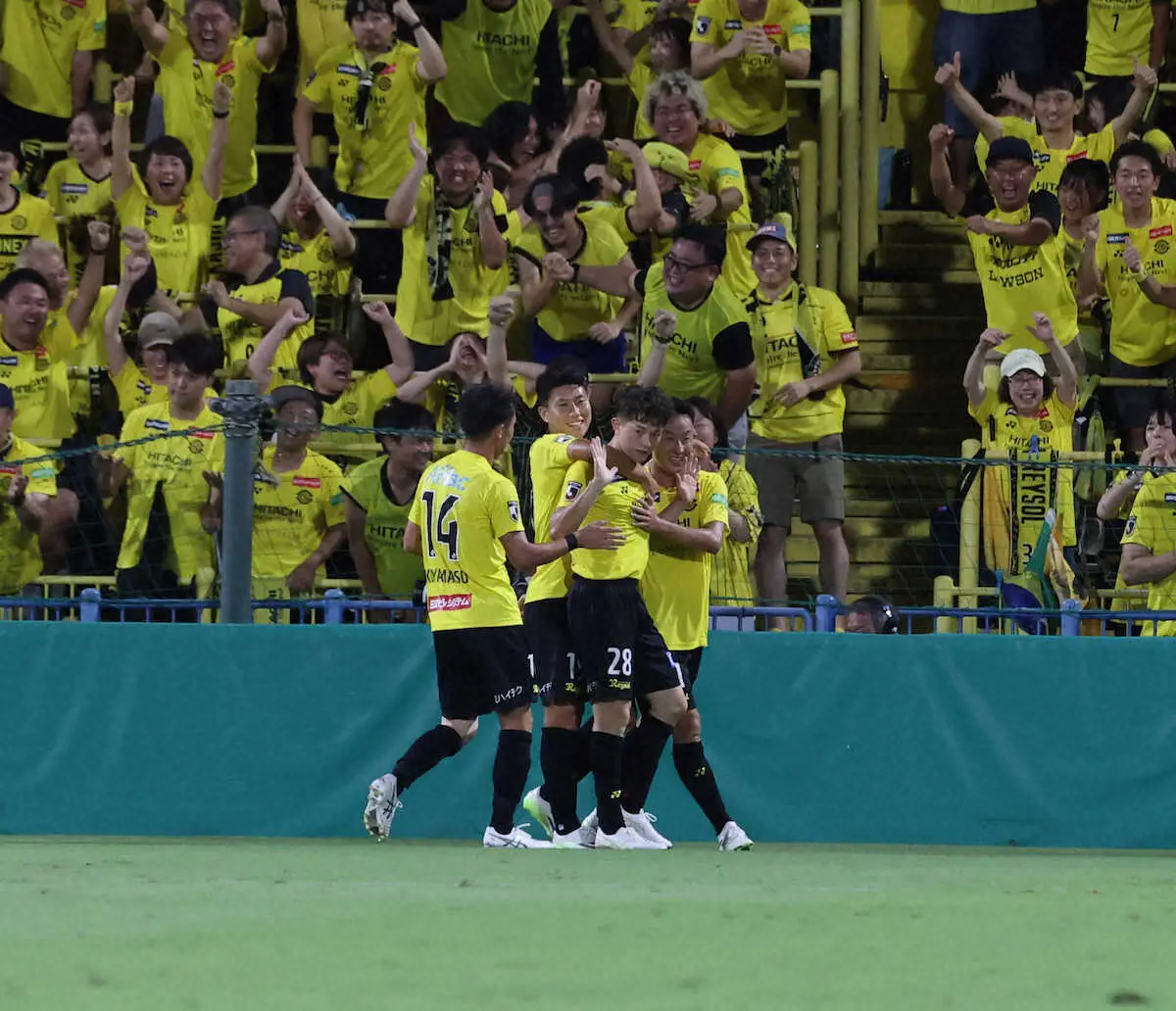 【画像・写真】柏6大会ぶり4強　“筑波大指揮官対決”井原監督「監督として対戦は感慨深い」