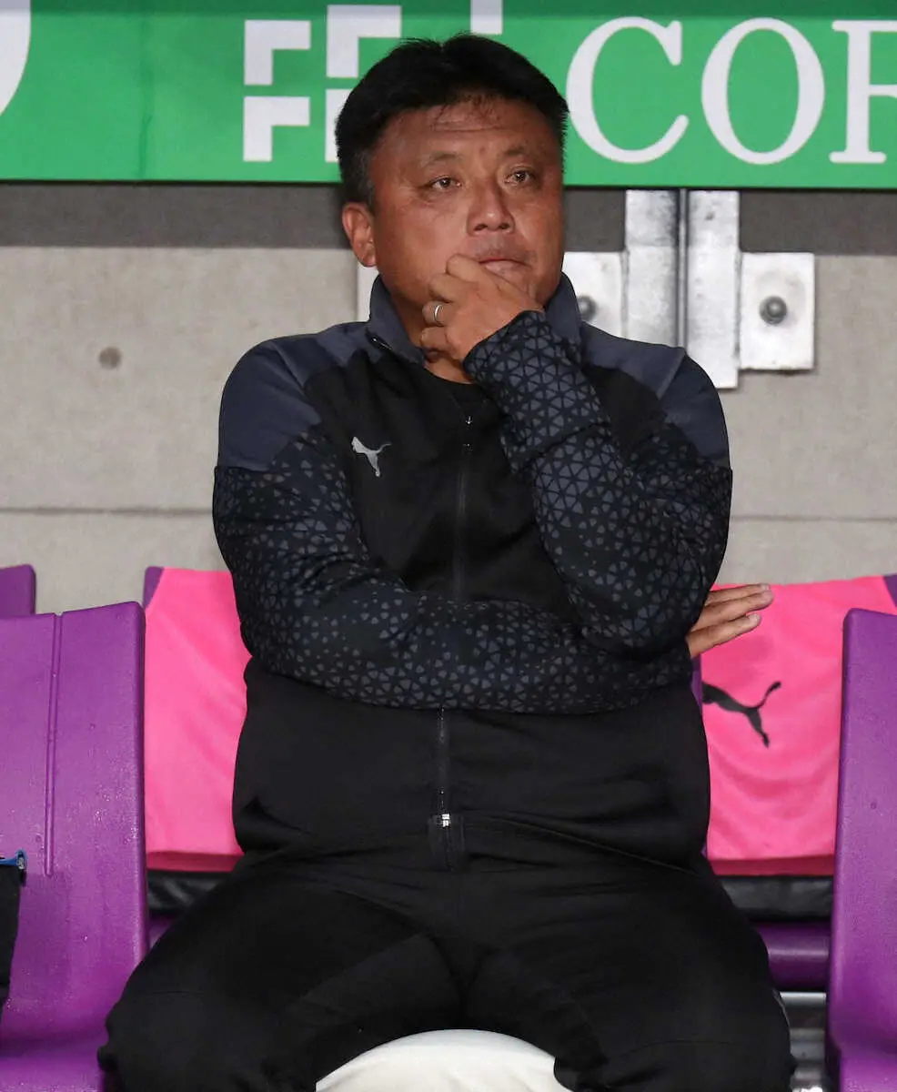 【画像・写真】京都・チョウ貴裁監督「治して欲しい。治って欲しい」教え子の神戸MF斉藤への思いを