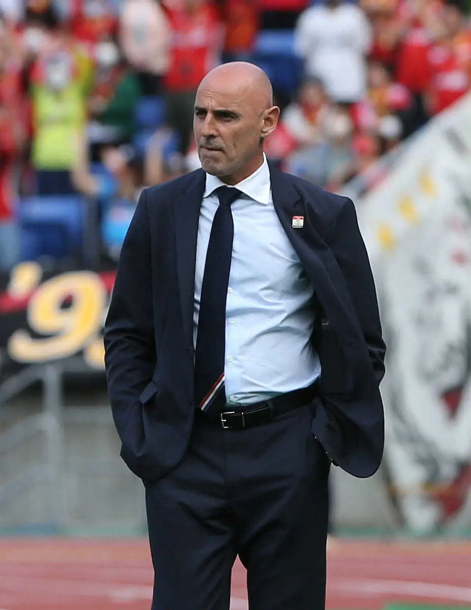 【画像・写真】横浜　1点リード守り切れずに痛恨の逆転負け　マスカット監督「レッドカードで難しい展開になった」