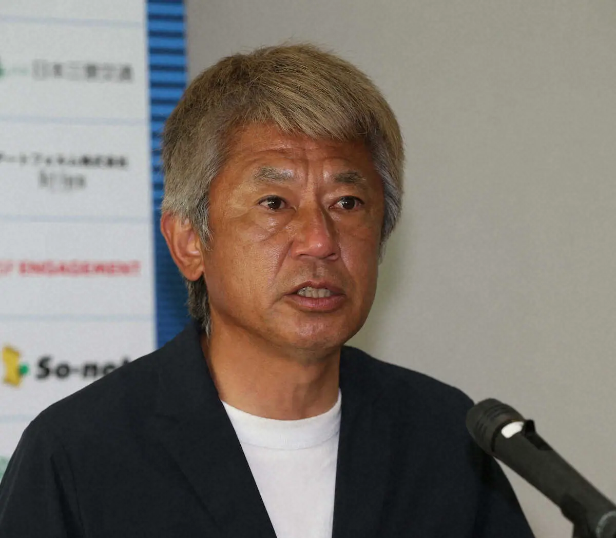 【画像・写真】JFL鈴鹿・三浦泰年監督が父に捧げる勝利　8日に父・宣雄さん死去「見ていてくれたのでは」選手は喪章