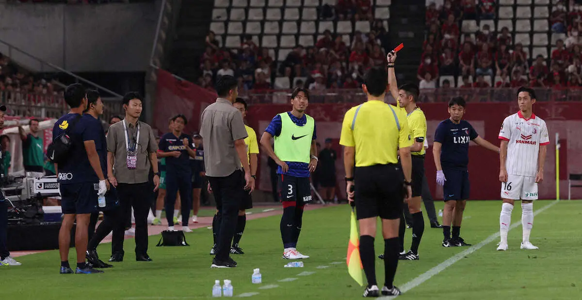 【画像・写真】大荒れの上位対決は10人の鹿島が勝って3位浮上　岩政監督も警告「僕は周りの印象が悪い」