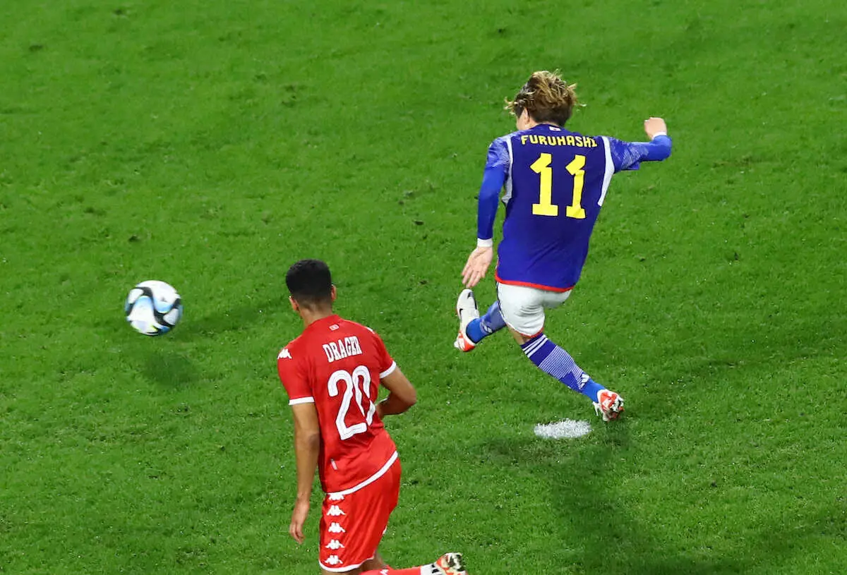 【画像・写真】日本　前半43分に古橋が右足で決めて先制　1－0で前半を折り返す