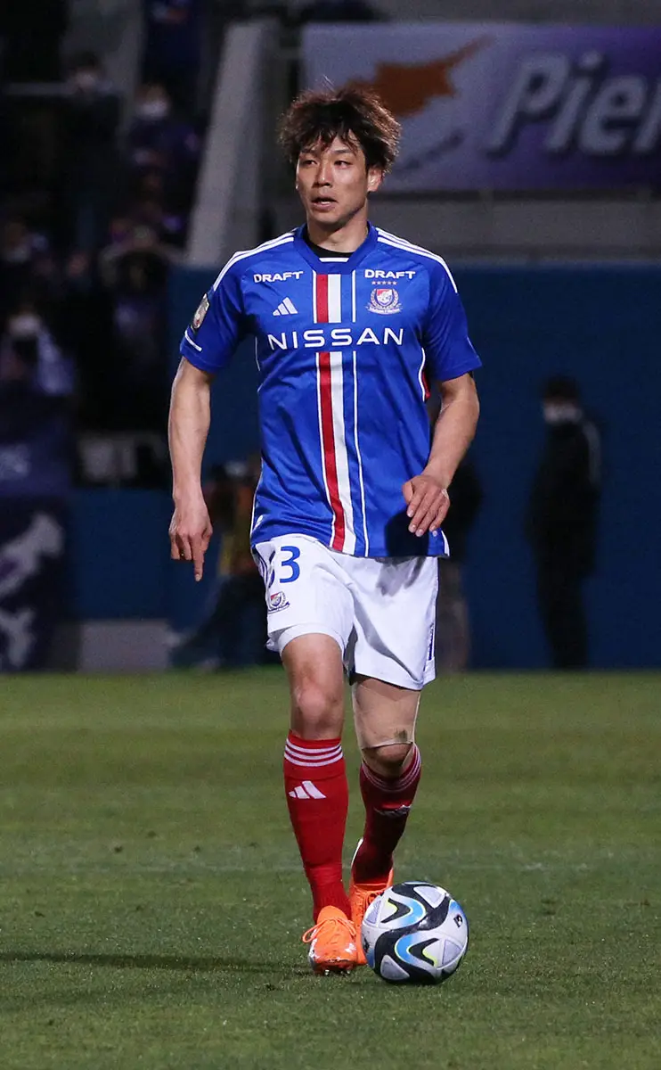 【画像・写真】横浜　DF角田が下顎骨骨折で手術　DF加藤は右ハムストリング肉離れで手術　全治5カ月で今期絶望