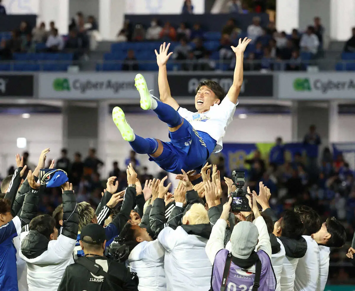 【画像・写真】町田がホーム最終戦でJ2優勝セレモニー　黒田監督「皆さんの思いが町田の歴史を変えた」