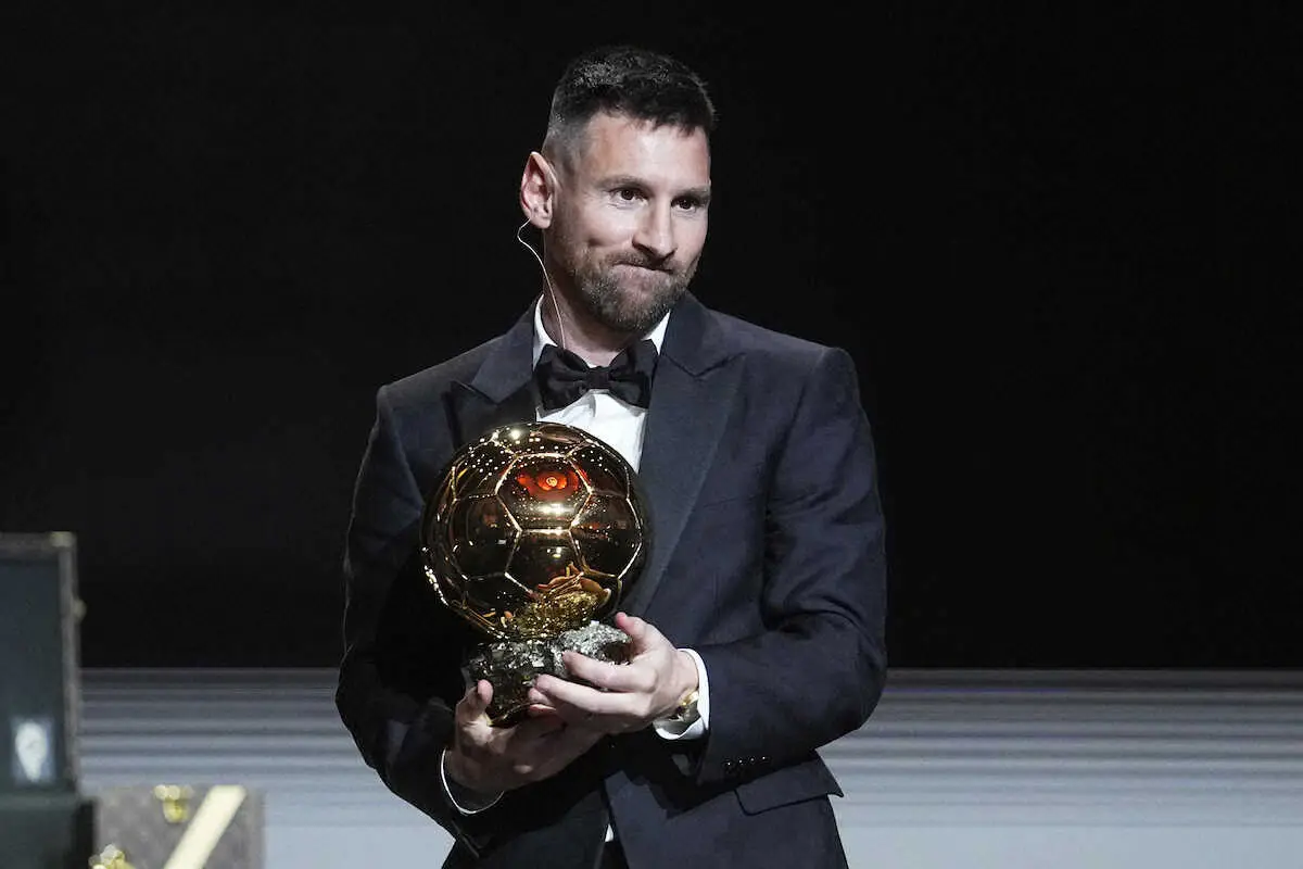 【画像・写真】史上最多を更新する8度目のバロンドールを受賞したリオネル・メッシ（AP）