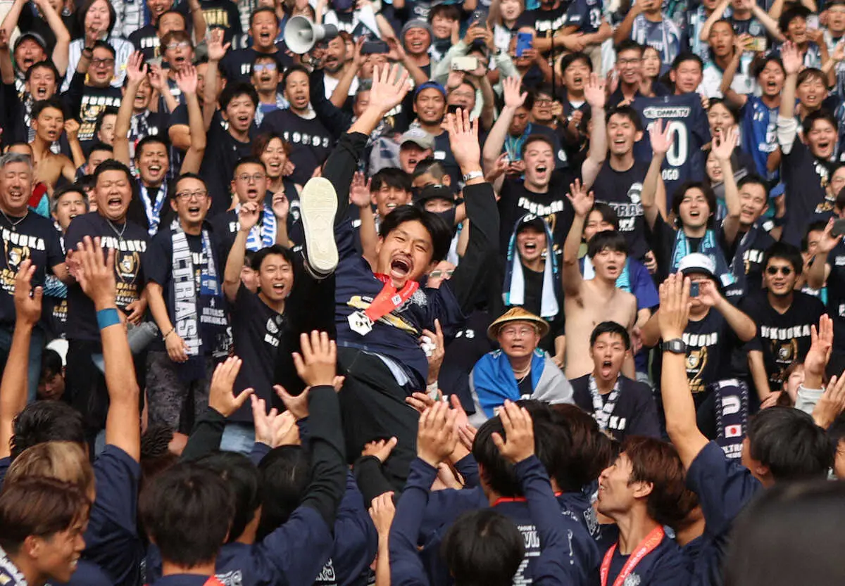 【画像・写真】福岡のルヴァン杯制覇で地元・福岡大の乾真寛監督はクラブの飛躍に期待