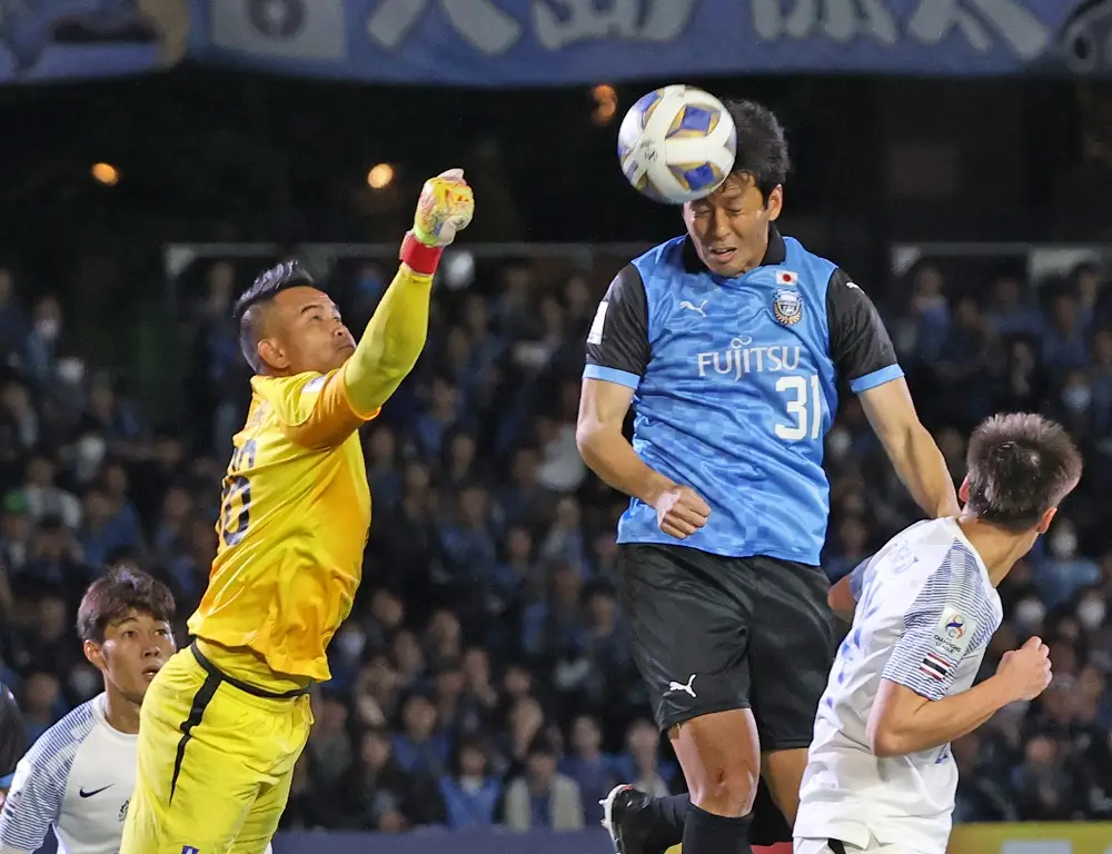 【画像・写真】決勝ゴールを決める川崎Ｆ・山村（右から２人目）