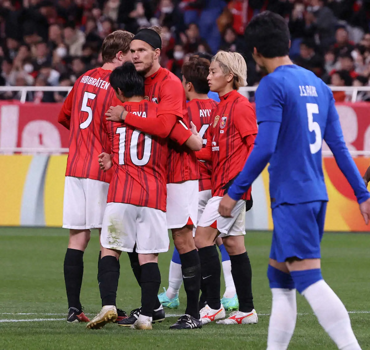 【画像・写真】浦和DFショルツ　初ベストイレブンにサポ「MVP惜しかった」「優勝なら…」　得票数で大迫に次ぐ2位　