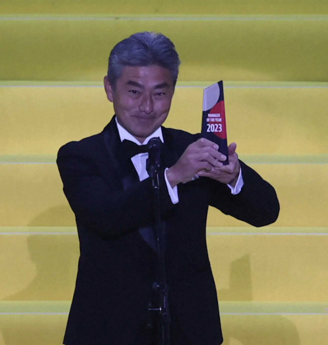 【画像・写真】福岡に初タイトルもたらした長谷部監督　優秀監督賞「感謝の気持ちでいっぱい」