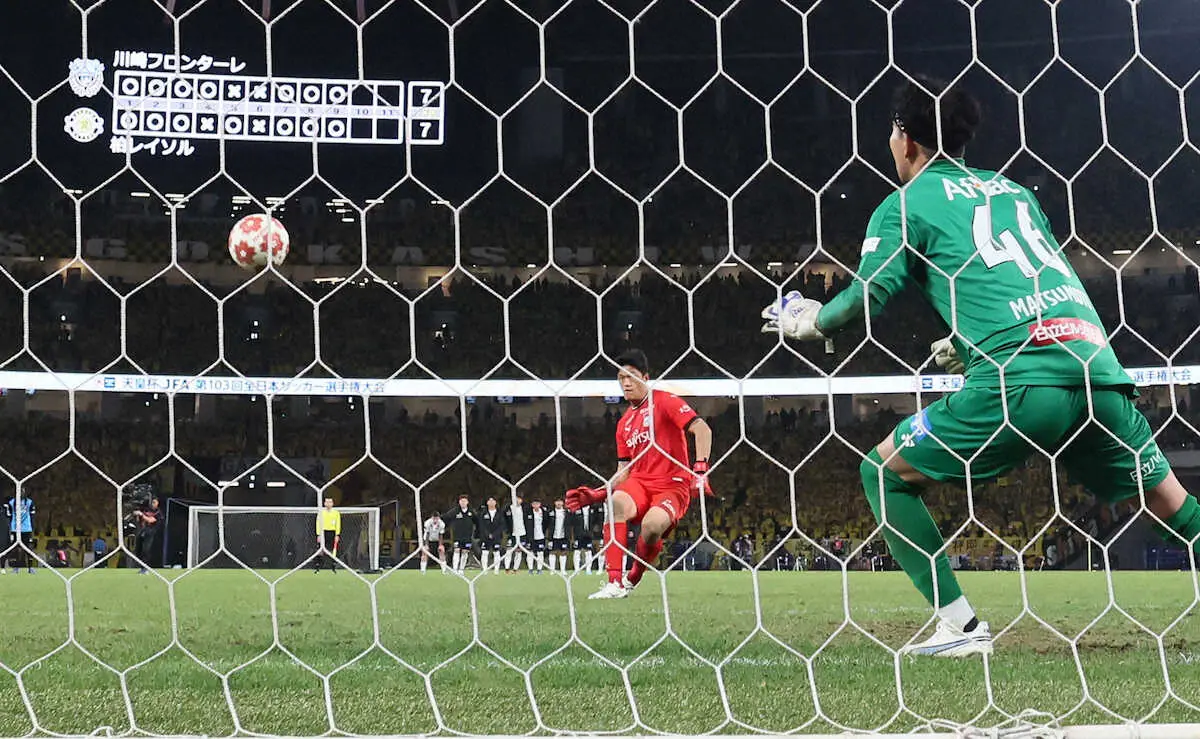 【画像・写真】川崎F・鄭成龍　天皇杯V決定直後の上福元との抱擁が感動呼ぶ!ネット「GKの絆に感動」「エモすぎる」