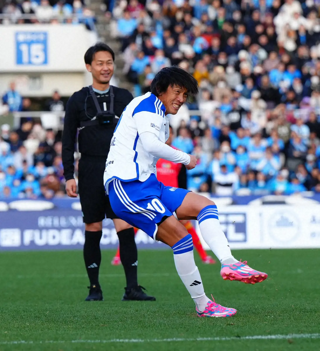 【画像・写真】家本主審　中村俊輔氏に感激「世界一のFKを何度も見れた」　引退試合盛り上げ反響「エアVAR面白い」