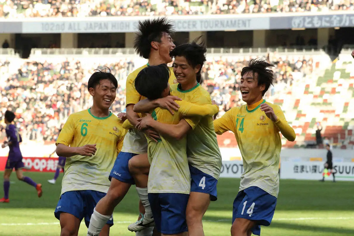 【画像・写真】【高校サッカー】海賊軍団の勢い止まらず！近江が堀越を3－1で圧倒し初の決勝へ