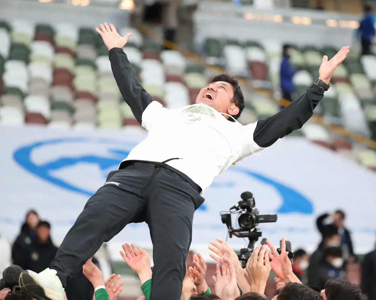 【画像・写真】青森山田・正木監督　黒田前監督に感謝「つくってくれたベースに乗らせてもらっただけ」2大会ぶり4度目V