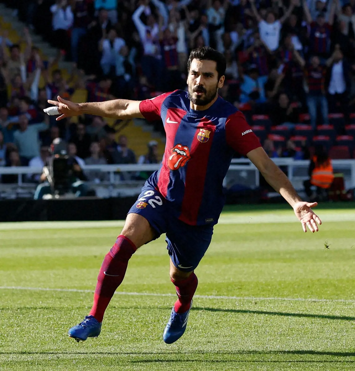 【画像・写真】”エル・クラシコ”でローリング・ストーンズの特別ユニホームで先制点を決めたバルセロナのギュンドアン（ロイター）