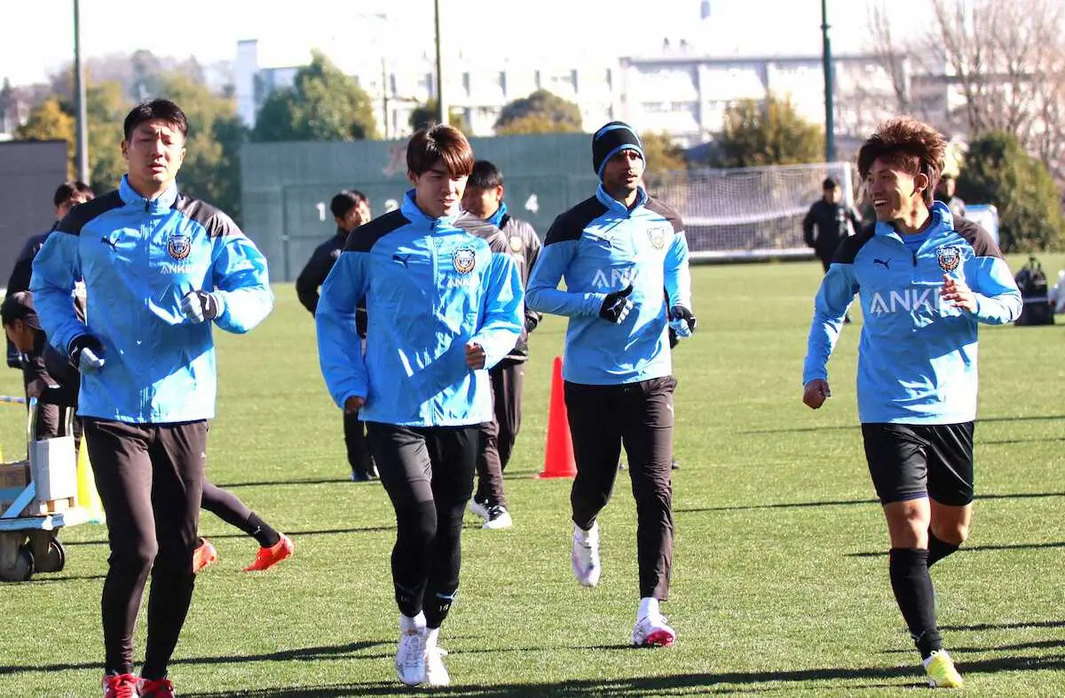 【画像・写真】リーグ3年ぶり奪回へ川崎Fが始動　主力移籍も鬼木監督「必ず新しい人が出てくる」新戦力台頭を予言