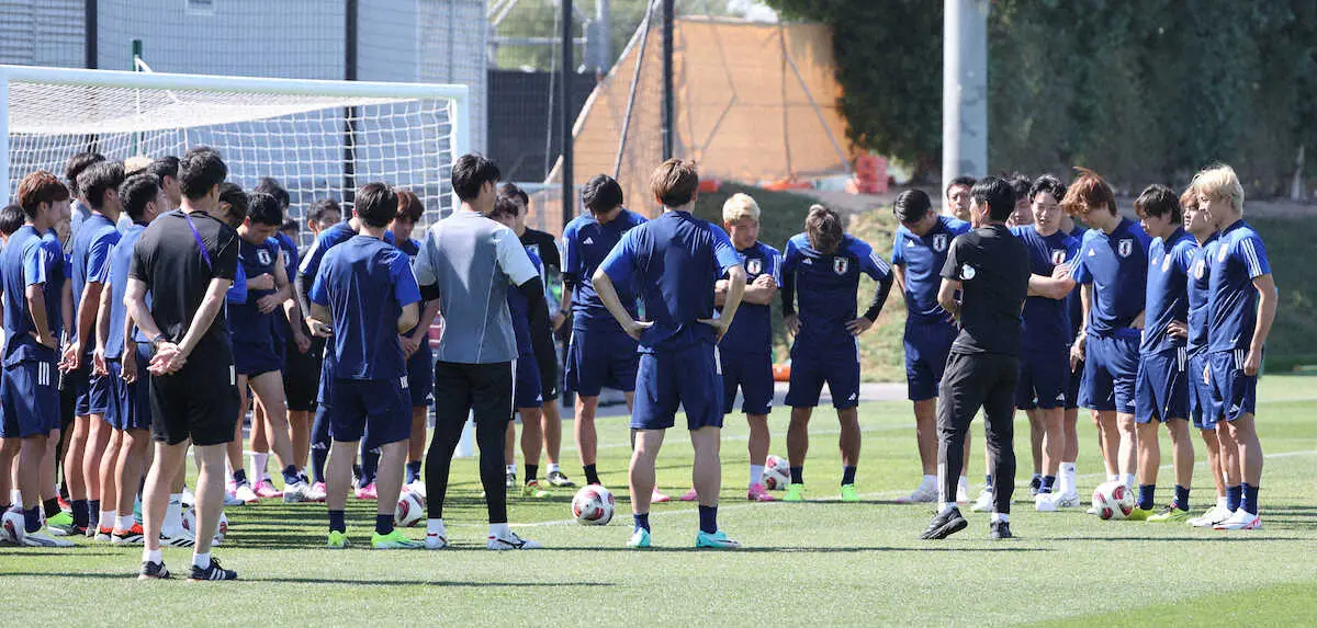 【画像・写真】アジア杯　日本代表は異例尽くしの練習に　30分強のミーティングで話し合い白熱