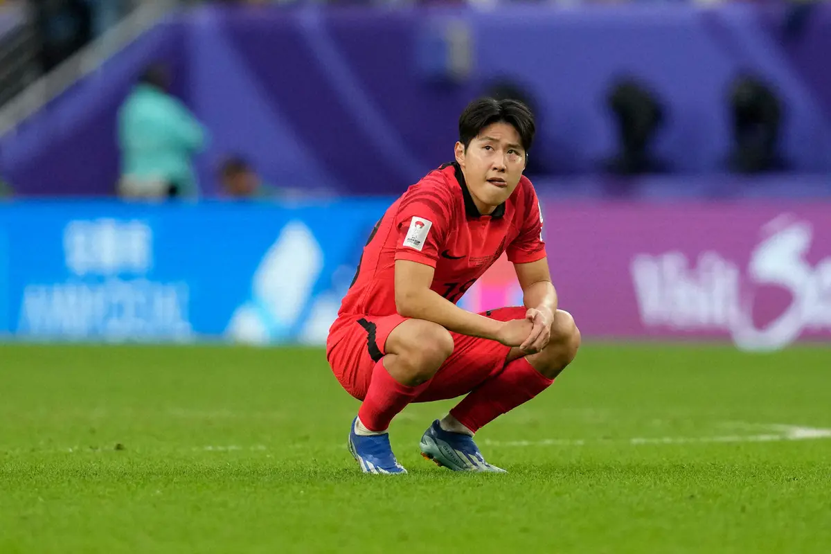 ＜アジア杯　韓国・マレーシア＞終了間際の失点でまさかの引き分けに終わり、落胆する韓国代表MFイ・ガンイン（AP）
