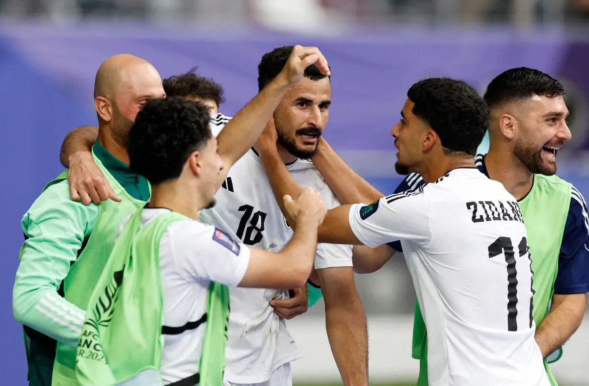 【画像・写真】【アジア杯】草食べて退場!?イラク代表FW　4戦連発後の“悲劇”が話題「歴史的珍事」「面白すぎ」