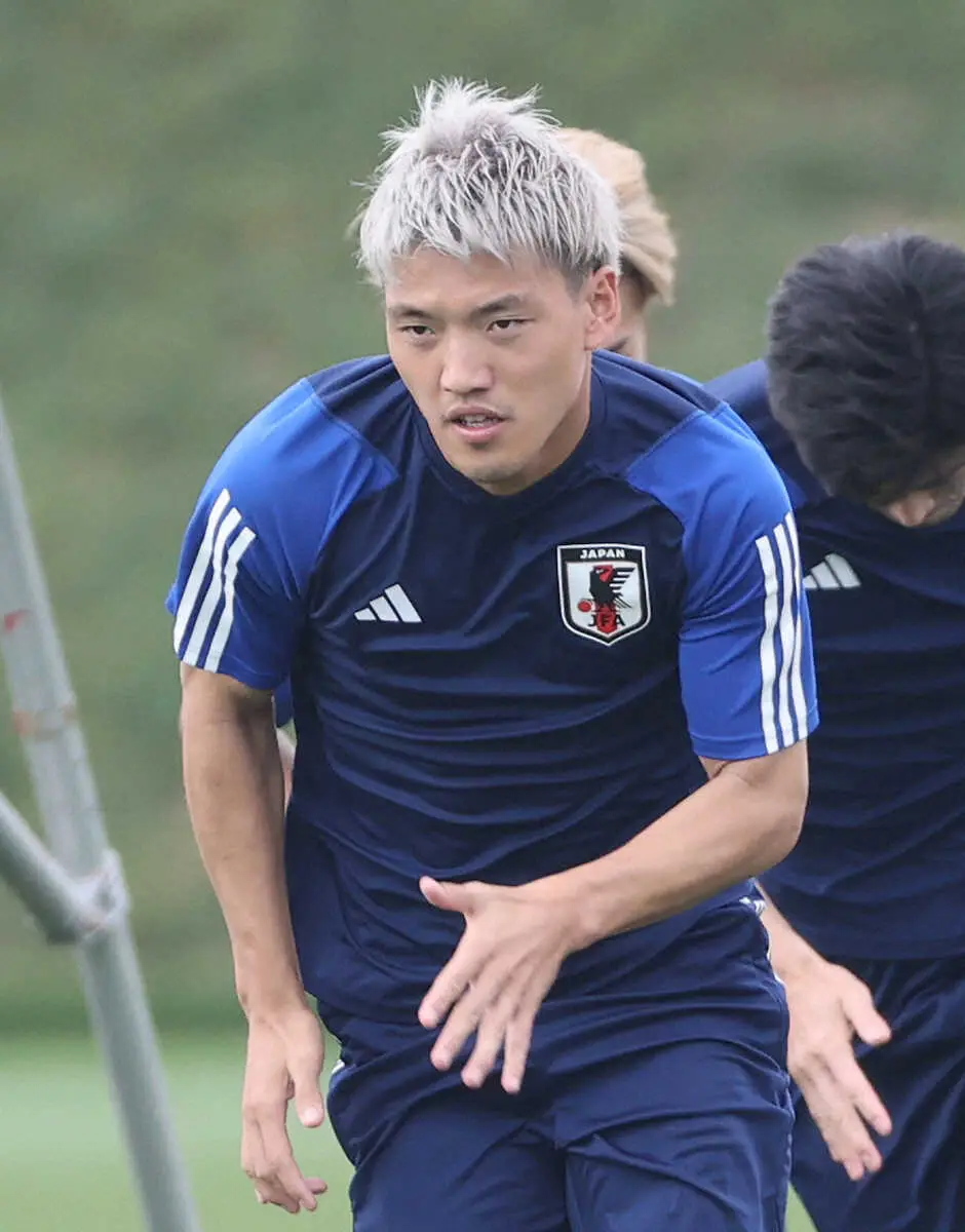 【画像・写真】堂安　験担ぎ!?金髪から銀髪にチェンジ　前回大会でも変更して得点