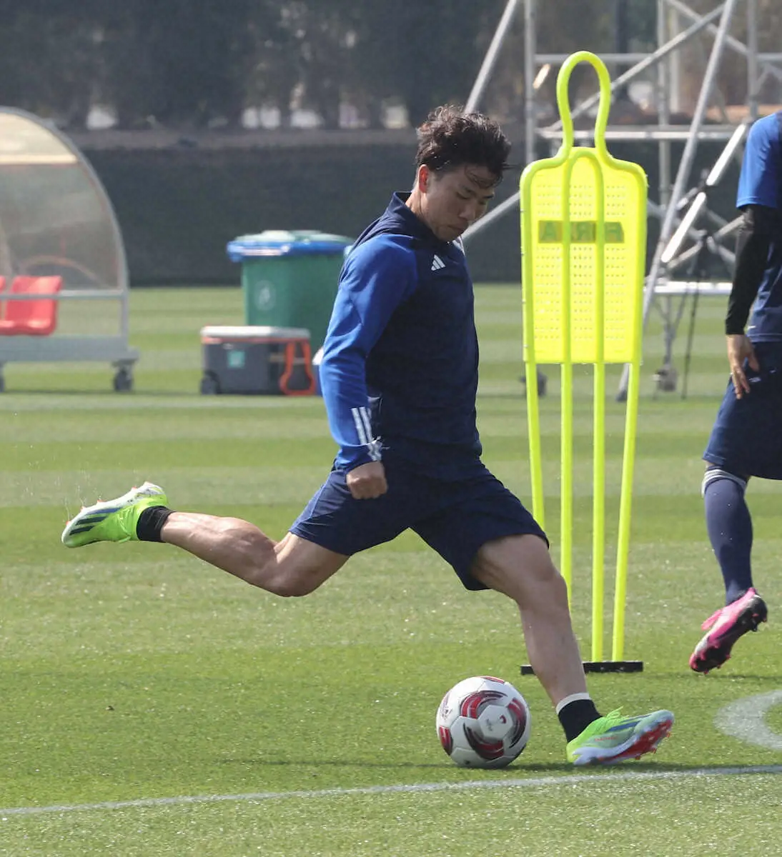 【画像・写真】バーレーン戦では逸機…FW浅野拓磨「チームメートが活躍するのは悔しさ。ポジティブな力に変えたい」