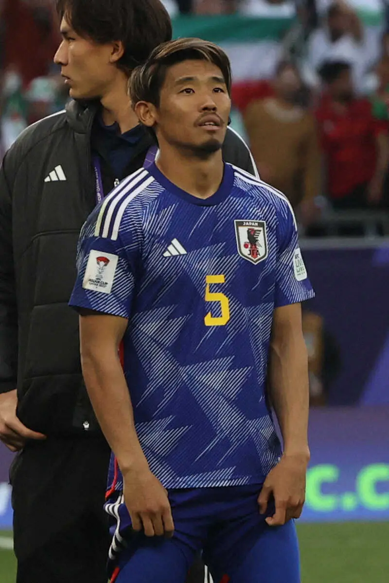 【画像・写真】＜イラン・日本＞試合後の円陣を終えた後、悔しそうな表情の守田（撮影・西海健太郎）
