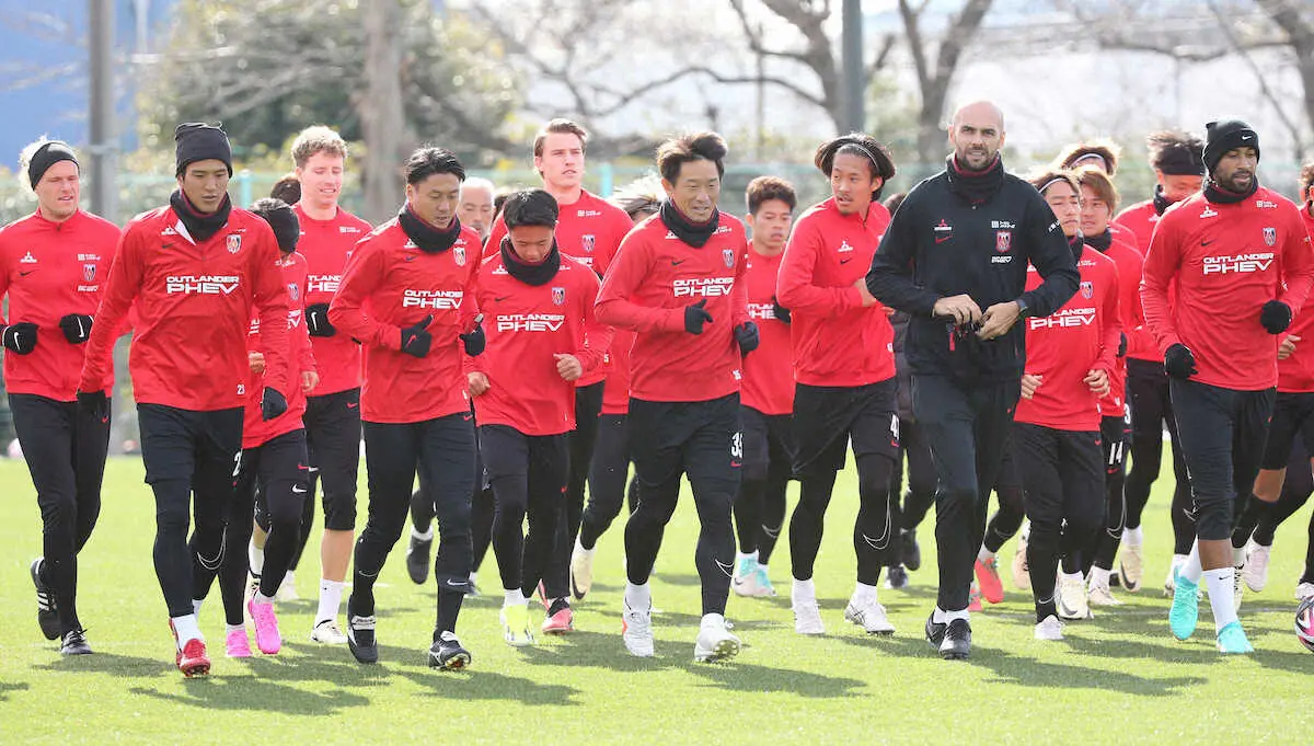【画像・写真】浦和が沖縄キャンプから戻り初練習　神村学園の名和田と日章学園の高岡も参加
