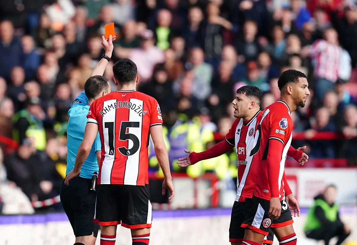 【画像・写真】三笘に悪質タックルのDFに複数のメディアが1点の最低評価　「許しがたい」の指摘も