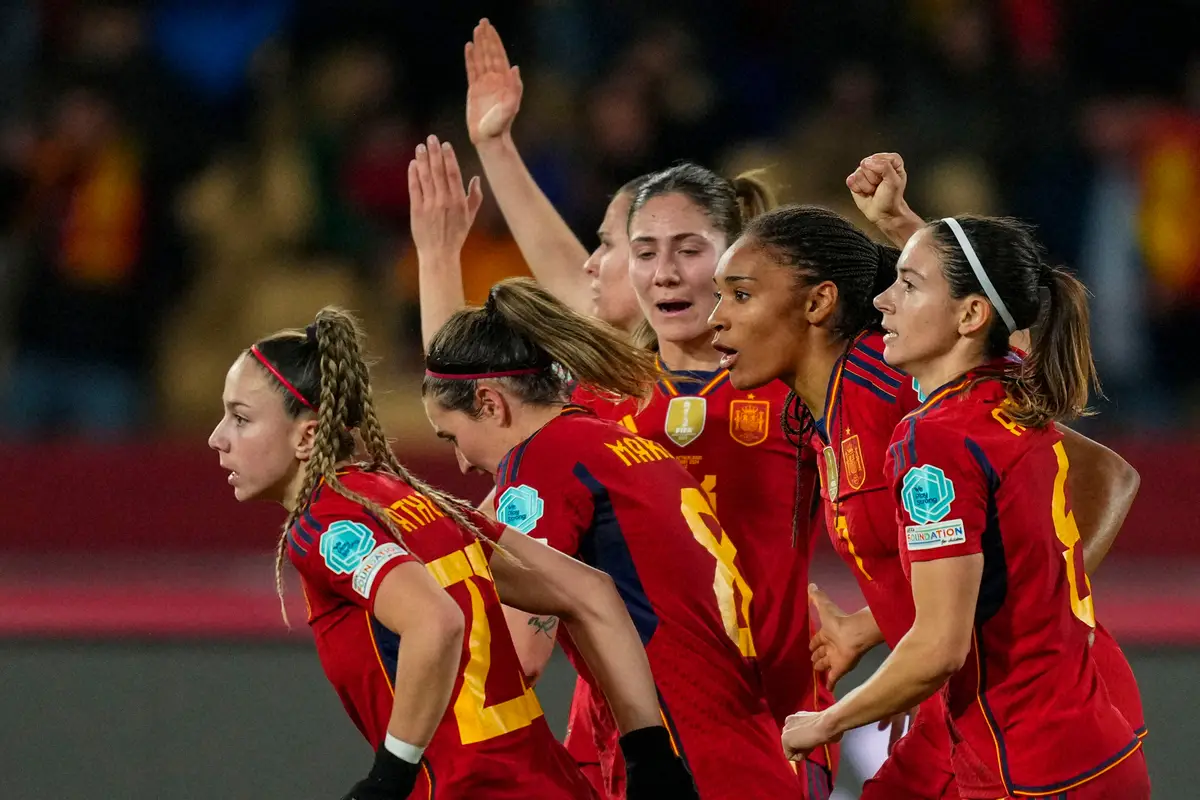 【画像・写真】＜女子欧州NL準決勝　スペイン・オランダ＞ゴールを決め喜ぶMFボンマティ（右端）らスペイン代表イレブン（AP）