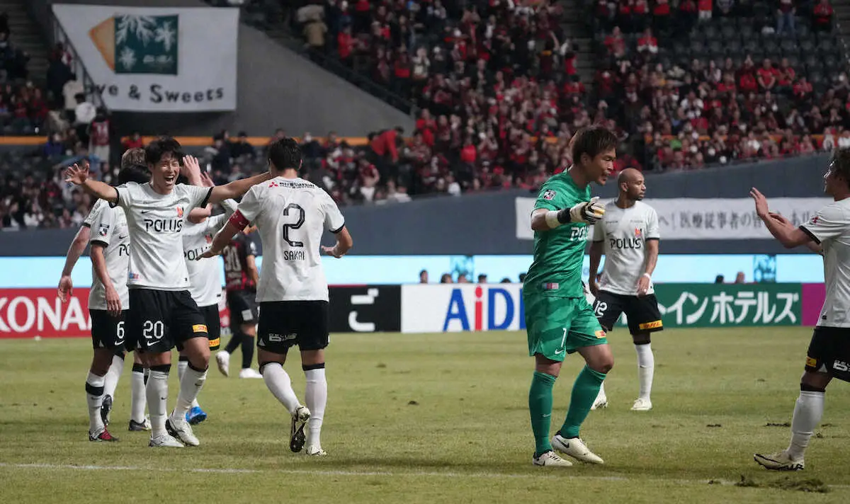 【画像・写真】浦和のGK西川がJ1通算出場試合数で歴代単独4位に浮上「皆さんの心の中に存在する選手でありたい」