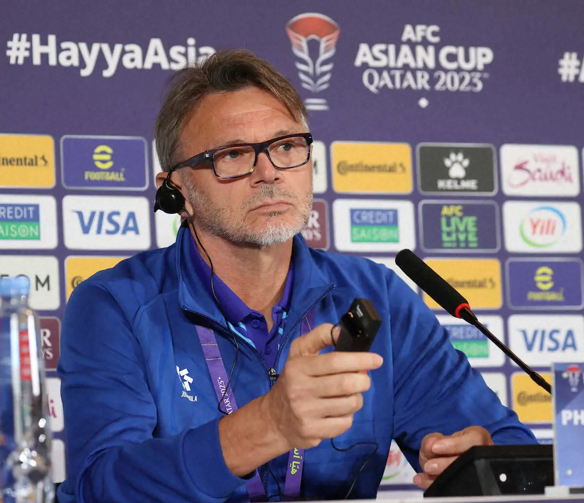 【画像・写真】ベトナム代表のトルシエ監督が退任　インドネシアとのW杯予選敗戦から2時間後に決定