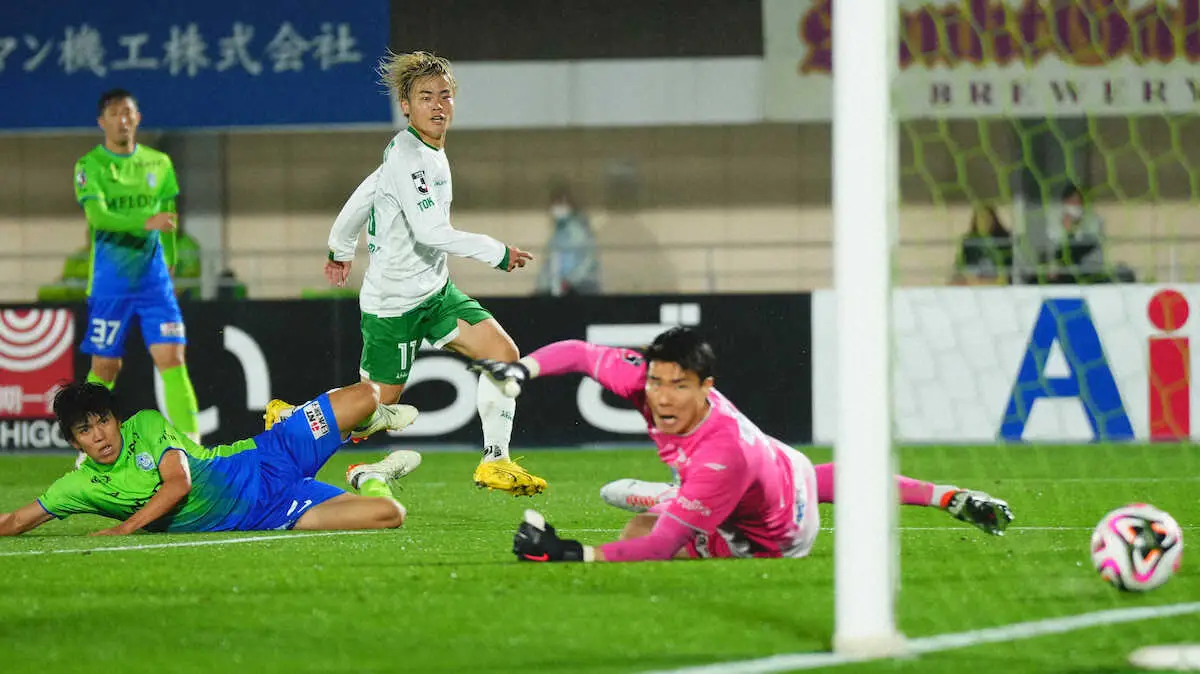 【画像・写真】東京V　16年ぶりJ1で勝った!湘南に逆転2発　6戦目での歓喜に指揮官「この成功体験を大事にしたい」