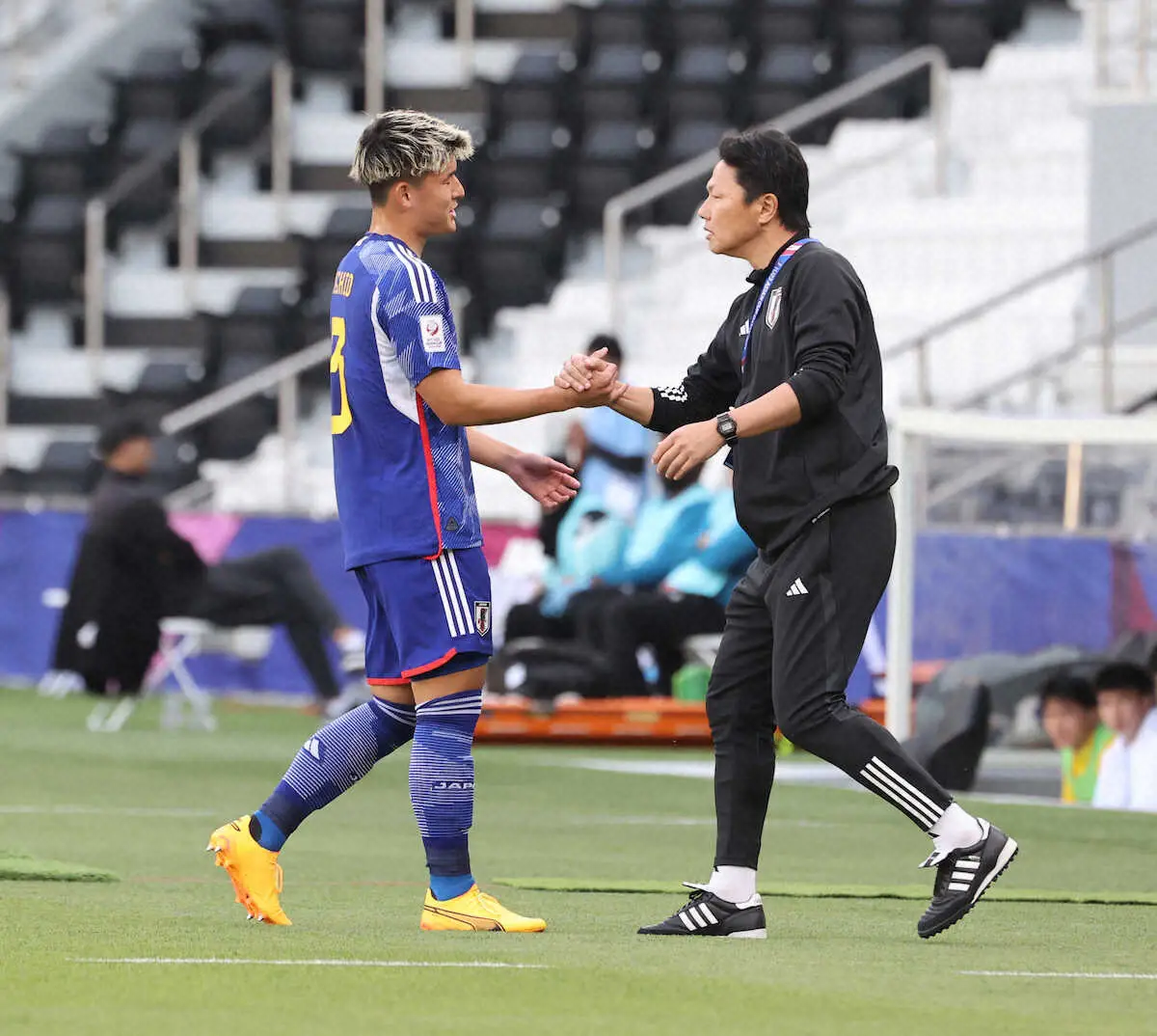 【画像・写真】【五輪最終予選】大会1号・松木弾で先制も、西尾の一発レッドで数的不利に　中国戦前半1―0