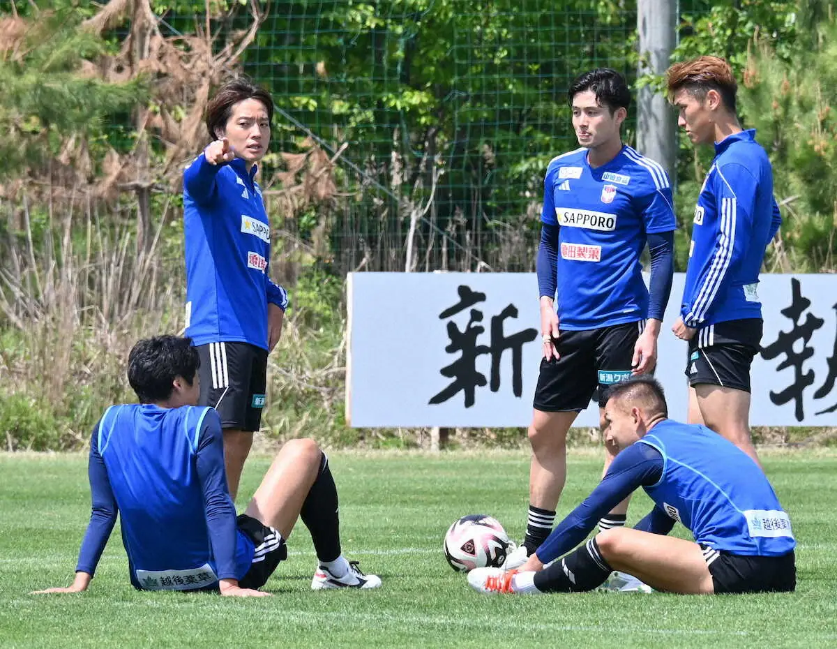【画像・写真】新潟が選手間で青空ミーティング　27日のFC東京戦で今季最多の3失点　一丸で修正を