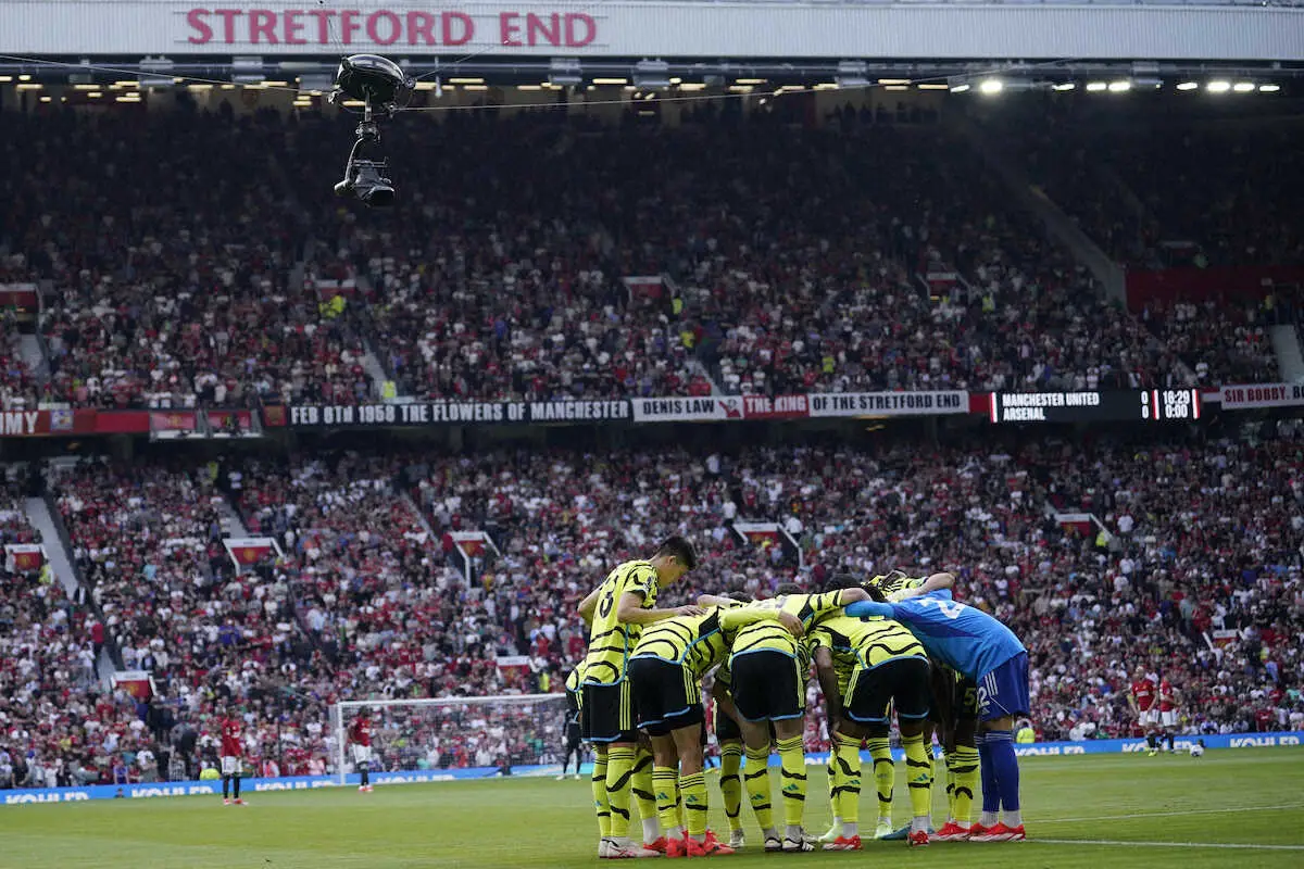 【画像・写真】＜マンチェスターU・アーセナル＞試合前に円陣を組むアーセナルイレブン（AP）