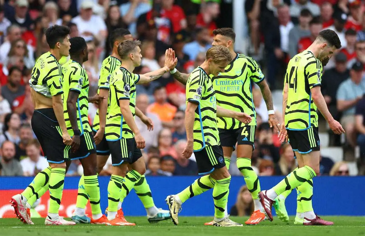 【画像・写真】＜マンチェスターU・アーセナル＞前半、先制ゴールが決まり喜ぶDF冨安（左端）らアーセナルイレブン（ロイター）