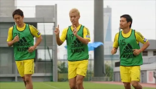 【画像・写真】話しながらランニングする左から香川、本田、長友（2013年撮影）