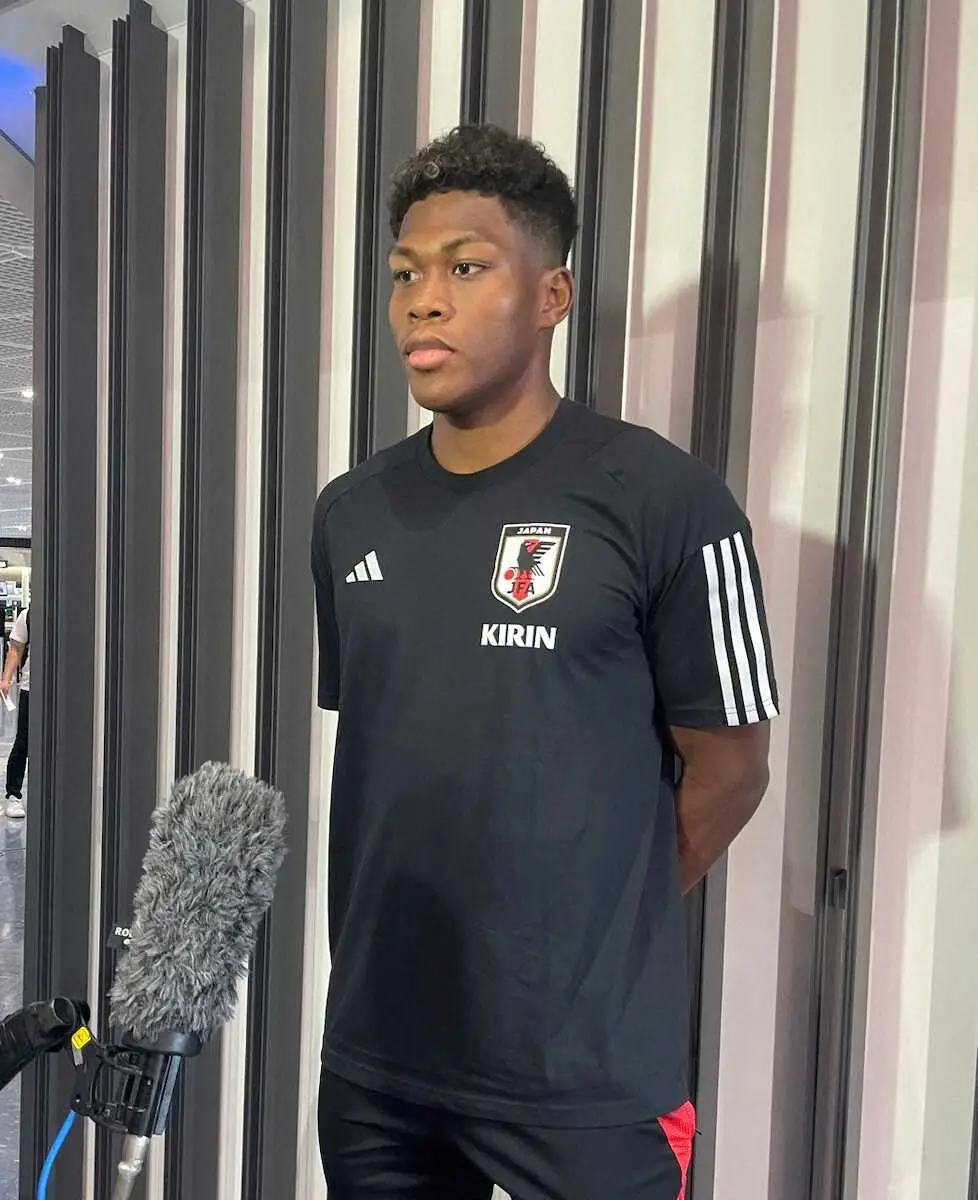 【画像・写真】U―23日本代表、12選手が米国遠征へ出発　鈴木彩艶「自分が輪に入ることでチームにプラスの影響を」