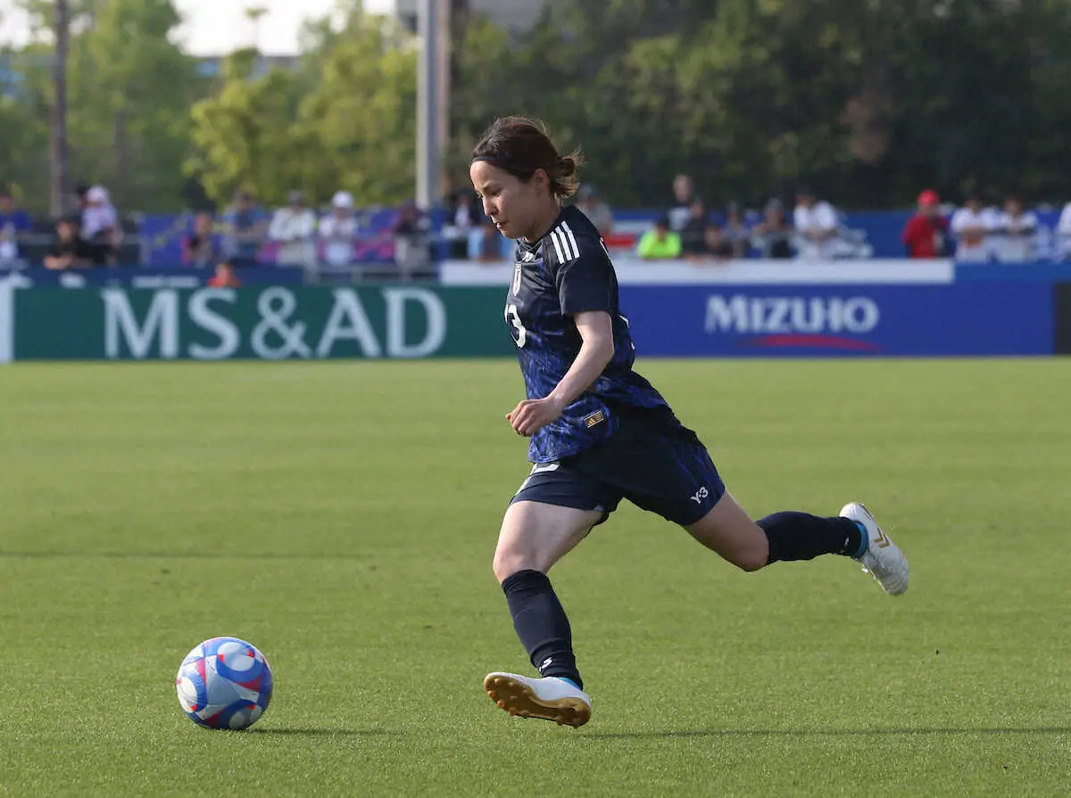 【画像・写真】＜日本・ガーナ＞後半、クロスを上げる北川（撮影・小海途　良幹）