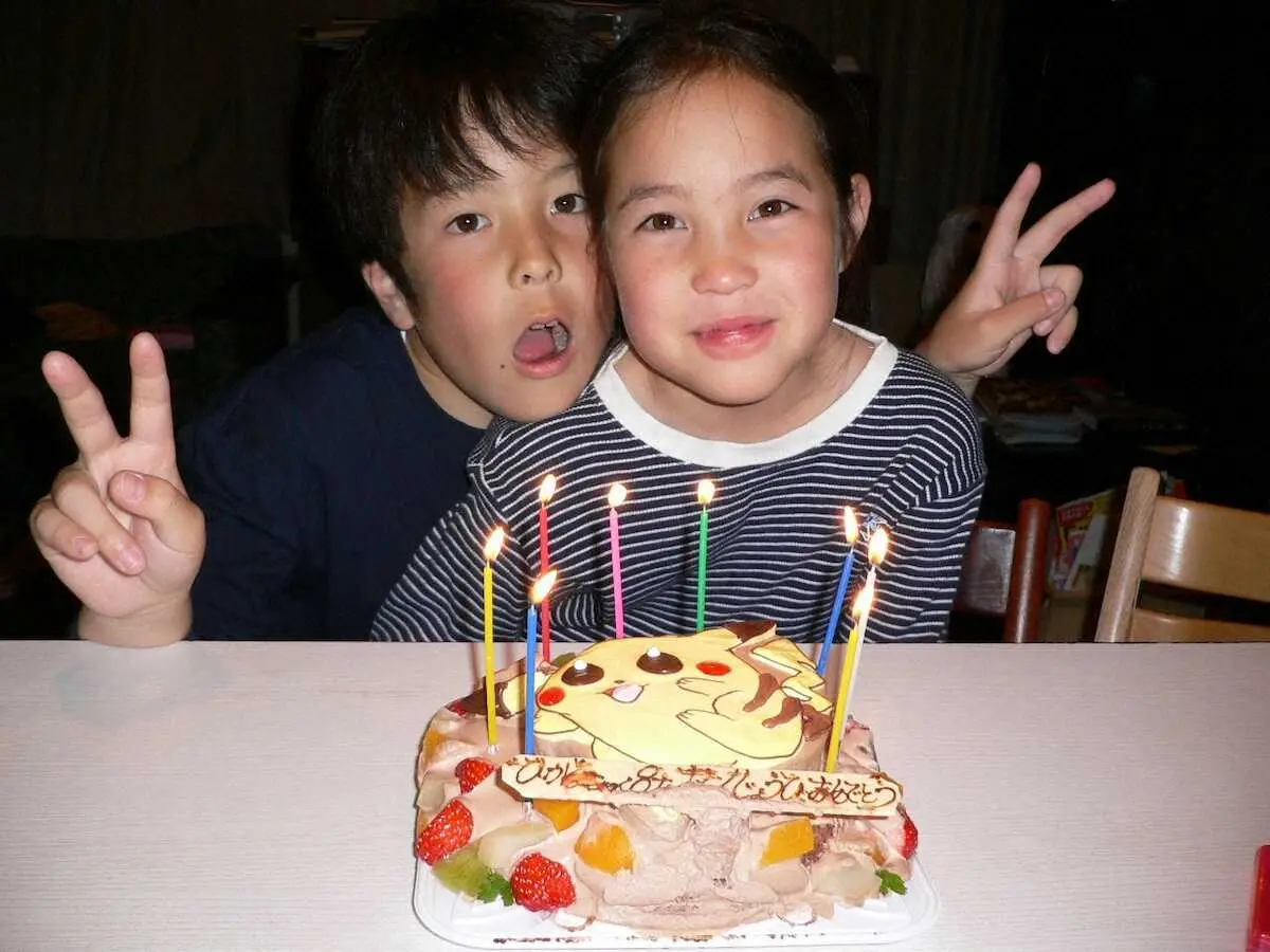 【画像・写真】兄・拓見さんと誕生日を祝う北川ひかる（拓見さん提供）
