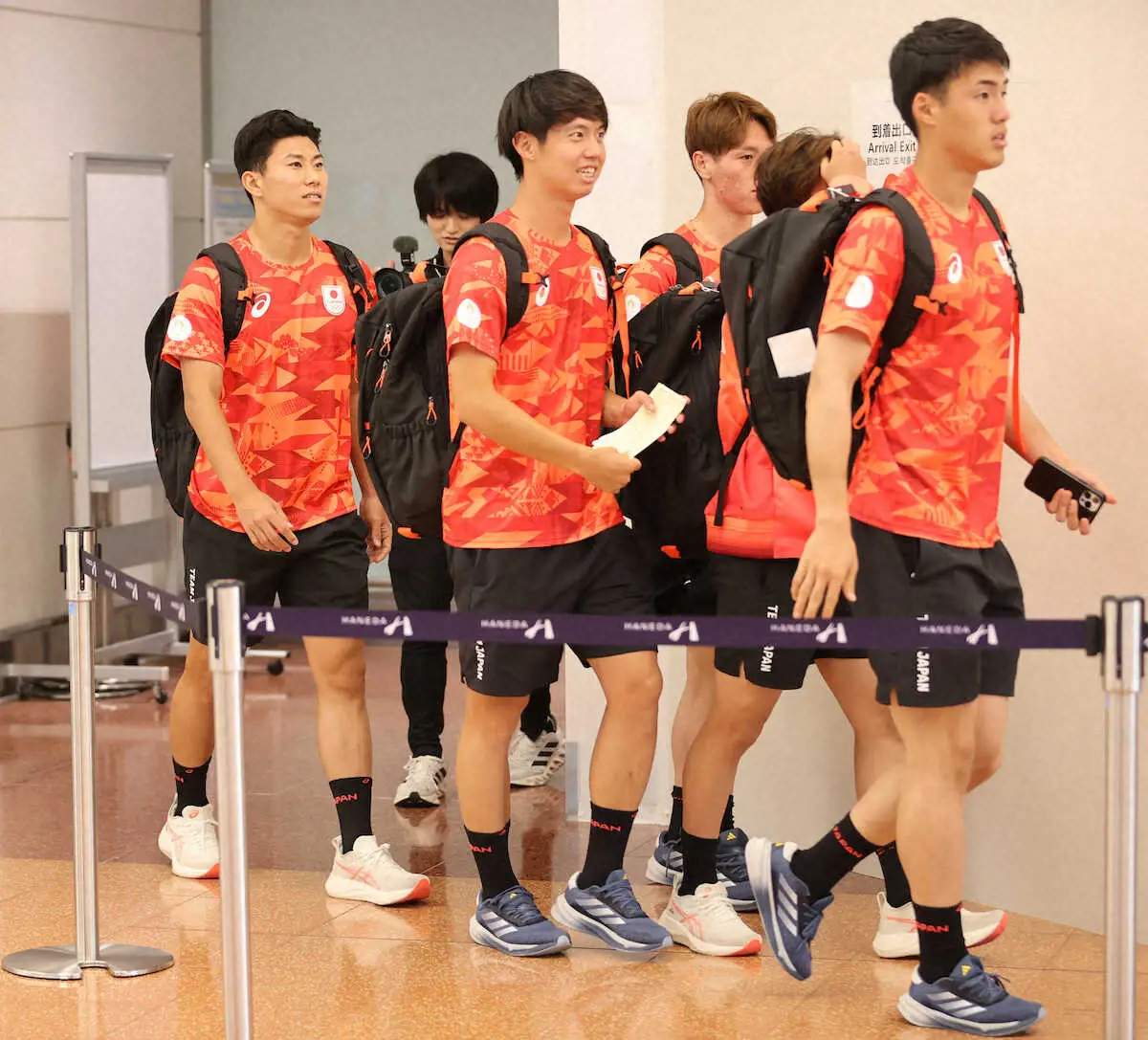 【画像・写真】サッカー五輪代表帰国　「幻同点弾」FW細谷　「細谷の1ミリ」の真相語る「背負った時に…」