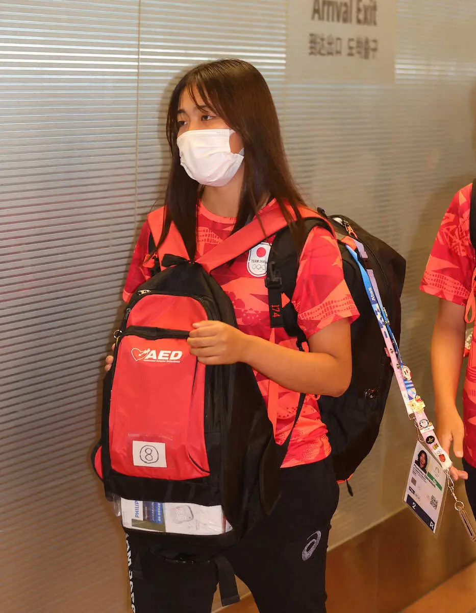 【画像・写真】なでしこジャパン帰国　19歳谷川萌々子が決意新た　「中心選手になってチームを助けられる選手に」