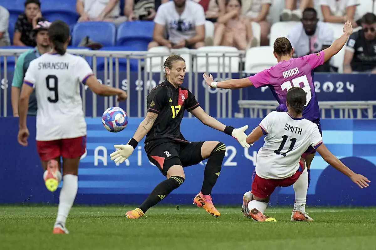 【画像・写真】＜パリ五輪サッカー女子　米国・ドイツ＞延長前半、先制ゴールを決める米国代表スミス（11番）（AP）